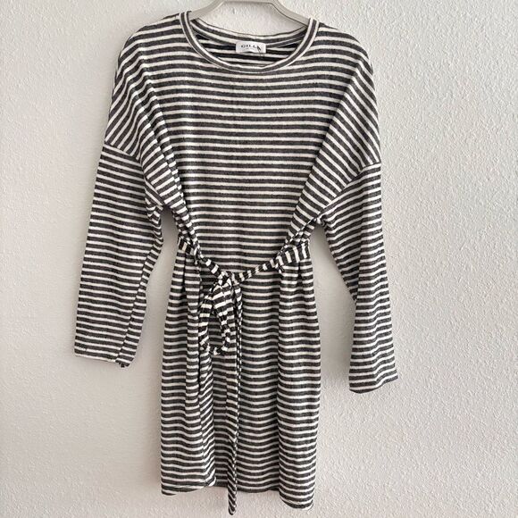 Gilli Black and White Striped Dress with Pockets Medium - Picture 2 of 7